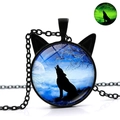 Collier pendentif loup hurlant oreilles de chat avec silhouette verte lumineuse - Nuit de Loup Mystérieuse (XSWX4766-20)