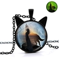 Collier loup lumineux avec cadre d'oreilles de chat brillant dans le noir - Loup au Coucher du Soleil en Bord de Mer (XSWX4766-22)