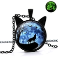 Collier loup lumineux avec pendentif oreilles de chat et effet brillant dans le noir - Loup Hurlant Lune Bleu (XSWX4766-24)