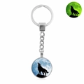 Luminous howling wolf keychain with green glow in the dark effect on silver metal chain - Xswx4773-3