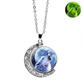 Collier loup hurlant avec pendentif lune argenté et effet lumineux vert dans le noir - Loup Blanc Réaliste (XSWX4786-4)