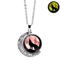 Collier loup lumineux avec pendentif lune rotatif double face au fini argenté - Silhouette de Loup sur Lune de Sang (XSWX4786-8)