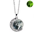 Collier loup lumineux en forme de lune avec pendentif rotatif argenté rétro - Loup Gris Réaliste (XSWX4786-16)
