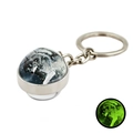 Porte-clés loup lumineux avec finition argentée et pendentif en verre fluorescent vert - Style de Loup Hurlant 16 (XSWX4772-16)