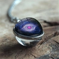 Pendentif galaxie en verre avec spirale bleu profond et chaîne argentée élégante - Style Tourbillon de Galaxie (XSWX3939-10) / 16mm