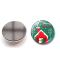 25mm Weihnachts-Glasmagnet mit grünem Winterhaus-Motiv und magnetischer Rückseite - Verschneite Hütte-Stil (BXT2031-(25MM)) / 25mm