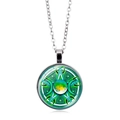 Détail du collier Déesse Triple Lune avec cabochon en verre vert et chaîne argentée - Style Pentagramme Celtique Vert (XSWX5262-2) / Argent
