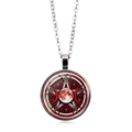 Gros plan du collier Triple Moon Goddess avec pentagramme rouge sous verre convexe - Style Pentagramme Lune de Sang Rouge (XSWX5262-7) / Argent