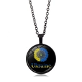 Dettaglio della collana Ucraina con design girasole e ciondolo in gemma - Nero (XSWX5353-11)
