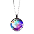 Collana argentata con pendente tondo in vetro e motivo artistico di conchiglia colorata - Conchiglia Colorata (Colore Argento)
