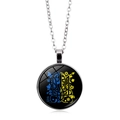 Collana con ciondolo ucraina in vetro con motivo floreale blu e giallo su sfondo nero - Argento (XSWX5353-9)