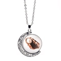 Vue détaillée du pendentif de baseball rétro avec sculpture en métal de lune antique - Style Gant de Baseball (XSWX5579-3)