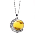 Détail du collier croissant de lune argenté rotatif avec un pendentif balle de softball - Style de Softball Jaune (XSWX5579-2)