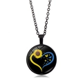 Collana con ciondolo tondo in vetro tema Ucraina con girasole e farfalla giallo e blu - Nero (XSWX5353-3)
