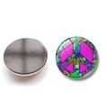 Dettaglio di un magnete da frigo circolare in vetro con segno di pace viola e fiori - (30mm)-xswx5779-3