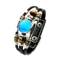 Dettaglio del bracciale in pelle multistrato con pietra di terra e bottone a pressione - Stile Terra Stellata (XSWX5838-3)