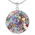 Dettaglio del ciondolo in vetro Millefiori colorato con catena a serpente argentata - Mosaico Piccoli Fiori (XSWX2721-8)