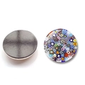 Detailansicht runder Venedig Millefiori Glas Kühlschrankmagnet mit schwarzer Magnetrückseite - Blumenmuster 3 (XSWX5844-3)