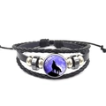 Detailansicht Lederarmband mit Wolf-Glasanhänger und verstellbarem Kordelzug-Verschluss - Wolf Heult Lila Mondnacht (PSXL3000-14)