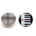 25mm Kristallglas Kühlschrankmagnet mit Klaviertasten und rotem Herz auf weißem Grund - Musiksymbol 9 (BXT2522-9)