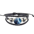 Geflochtenes Lederarmband mit Wolfsmond-Glasanhänger und schwarzem verstellbarem Band - Wolf Heult Sternenmond (PSXL3000-22)