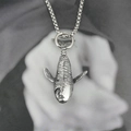 Retro titanium stalen haai hanger ketting met mechanische textuur op een box ketting - Hanger + Bijbehorende Ketting