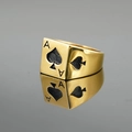 Anillo de sello para hombre en acero de titanio dorado con as de picas y cara cuadrada - US 7 / Dorado