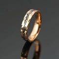 Anillo de acero de titanio oro rosa con patrón de espinas negras y reflejo espejo - Número 7 / Oro rosa
