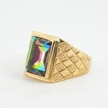 Auffälliger Titanring mit großem Regenbogen-Edelstein und goldener Textur am Band - Größe 7 / Gold Irisierend