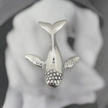 Collana con ciondolo a balena in acciaio al titanio lucido con trama a pois dettagliata - Solo ciondolo (Senza catena)