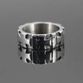 Anillo vintage de acero inoxidable para hombre con patrón en H y bordes estilo engranaje - US 7 / Anillo de Acero