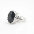 Bague vintage argentée avec grande pierre noire ovale et détails en zircon blanc - Taille 7 / Base Argent Facetté Noir