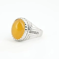 Chevalière argentée pour homme avec pierre ovale jaune et détails en cristal latéraux - Taille 7 / Ton Argent Calcédoine Jaune