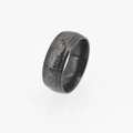 Anello vintage da uomo in acciaio al titanio nero con incisione di tralci di vite - US 7 / Nero