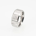 Anillo de hombre en acero de titanio con ranuras verticales y acabado de metal cepillado - Número 7 / Plateado