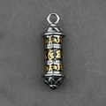 Collana con ciondolo cilindrico in acciaio al titanio argento, mantra oro e loto inciso - Solo ciondolo (Senza catena)
