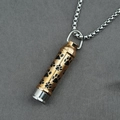 Kogelvormige urnketting van titaniumstaal met gouden pootafdrukken op zilveren kap - Hanger + Bijbehorende Ketting