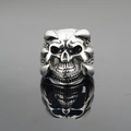 Gothic punk schedelring voor heren in antieke zilveren afwerking met details - US 7 / Retro Zilver
