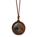 Vintage Lebensbaum Halskette aus Holz mit buntem Glaseinsatz und braunem Kordelband - Blau Orange Vintage Lebensbaum Stil (XSWX9098-2)