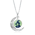 Collana con ciondolo a mezzaluna argentata e sagoma di mago con dettagli in metallo traforato - Silhouette di Mago con Sfondo Blu (XSWX9134-3)