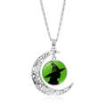 Collana con luna d'argento con filigrana intricata e pendente silhouette di strega verde - Silhouette di Strega con Sfondo Verde (XSWX9134-1)
