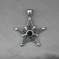 Collana con ciondolo a stella gotica in acciaio al titanio con pietra nera su tessuto - Solo ciondolo (Senza catena)