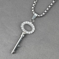 Collana con ciondolo a chiave in acciaio al titanio retrò con strass e catena a sfere - Pendente con Catena Box