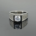 Anello classico da uomo in acciaio al titanio con grande zircone e motivi geometrici argento - Taglia 7 / Argento Bianco Zirconia