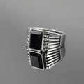 Anello da uomo vintage in acciaio inossidabile con onice nera rettangolare e scanalature - US 7 / Argento Retro
