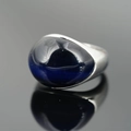 Anello classico in acciaio al titanio argento con una grande gemma ovale occhio di tigre - US 7 / Tono Argento Occhio Blu
