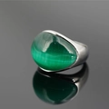 Anello in acciaio al titanio lucido con una pietra occhio di gatto verde ovale - US 7 / Fascia d'Argento Pietra Verde