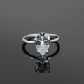 Bague élégante avec pierre précieuse en forme de poire en acier argenté au fini minimaliste - US 7 / Argent Rétro