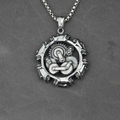 Steampunk mechanisches Zahnrad-Anhänger aus Vintage-Edelstahl auf grauem Stoffhintergrund - Anhänger + Passende Kette