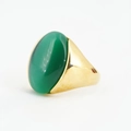 Anello largo vintage placcato oro in acciaio con una grande pietra verde occhio di gatto - US 7 / Tono Oro Pietra Verde
